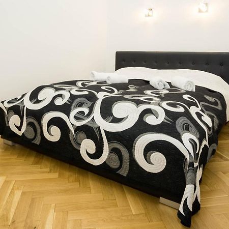 Black&White Apartment Krakovská Прага Екстериор снимка