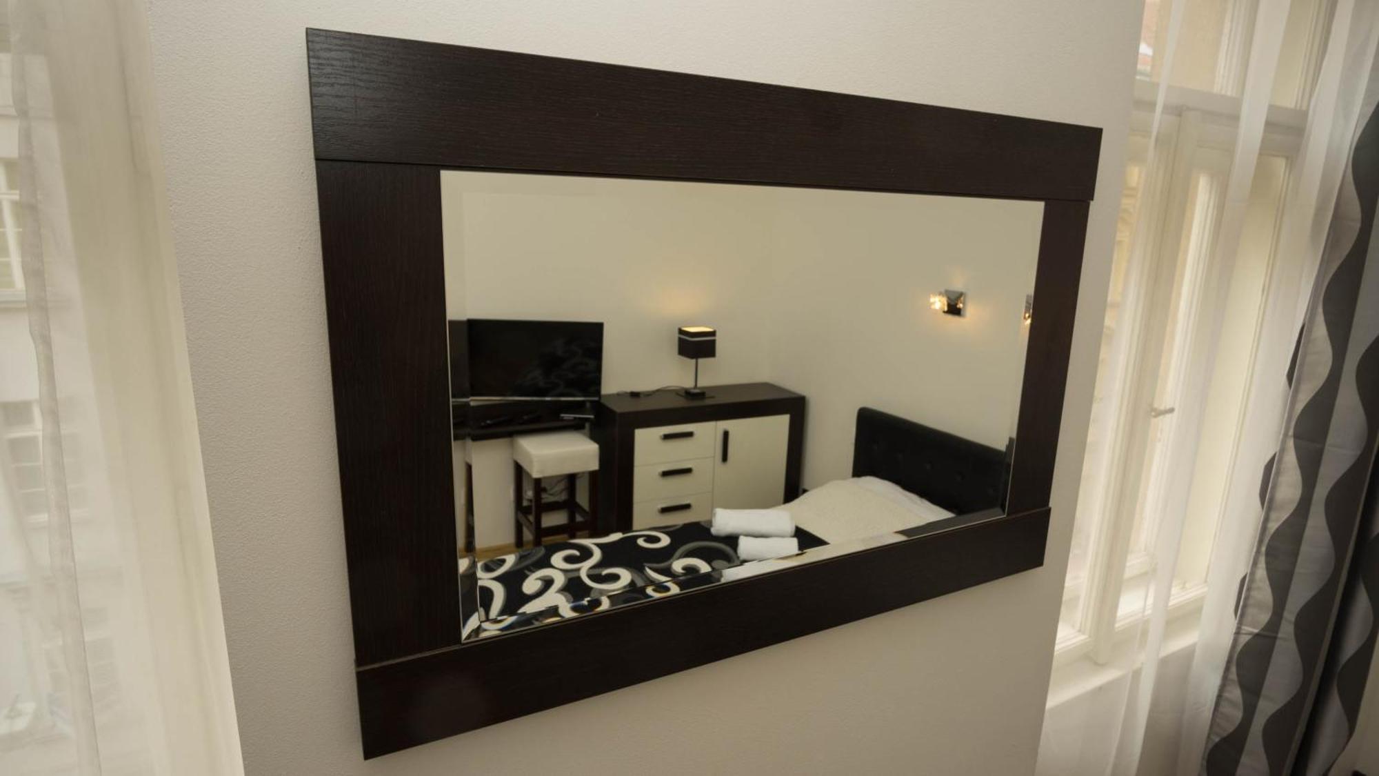 Black&White Apartment Krakovská Прага Екстериор снимка