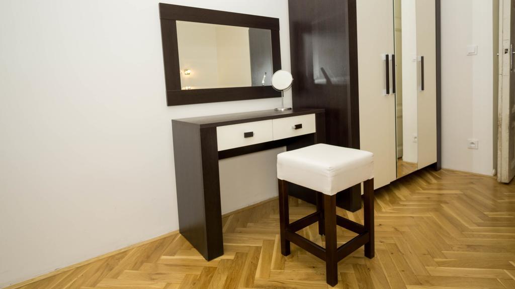 Black&White Apartment Krakovská Прага Екстериор снимка