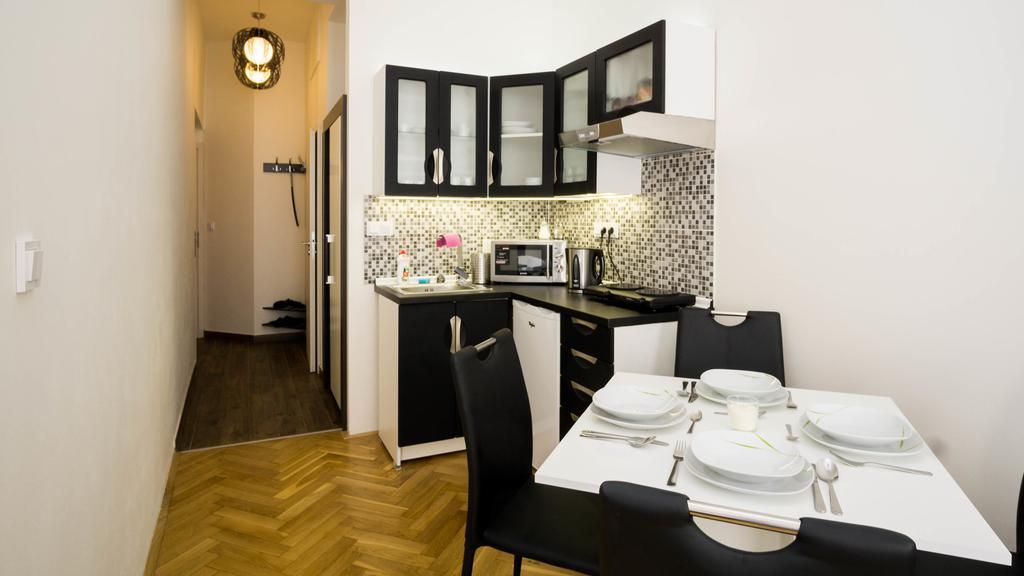 Black&White Apartment Krakovská Прага Екстериор снимка